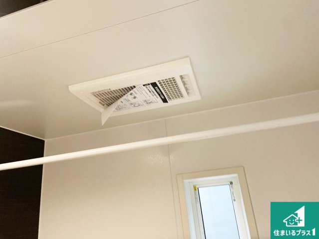 京田辺市薪天神堂　第9期　新築一戸建ての冷暖房・空調設備|四季を通して快適なバスライフをお手伝いする浴室暖房乾燥機！浴室の乾燥・暖房・涼風・換気はもちろん、２４時間換気にも対応！