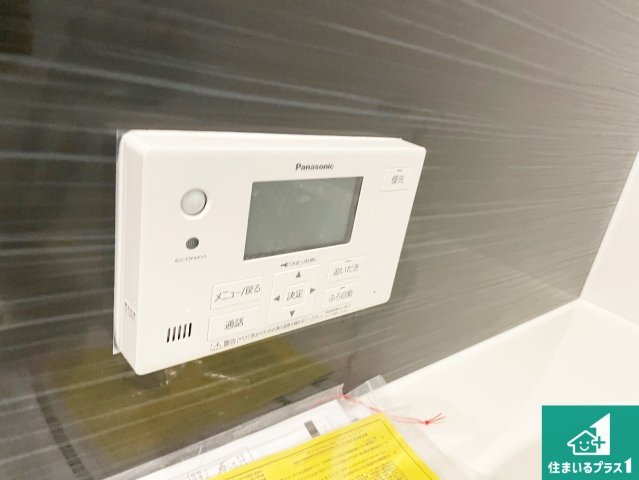 京田辺市薪天神堂　第9期　新築一戸建ての発電・温水設備|給湯器リモコン（浴室側）省エネタイプの給湯器でお湯はり・追い炊き自由自在！お子様から高齢者の方まで、みんなが操作しやすいボタン配置です。