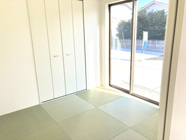 クレイドルガーデン前橋市北代田町第10　 5号棟の和室|1階和室4.5帖です。い草香る和室はくつろぎスペースに最適ですよ♪