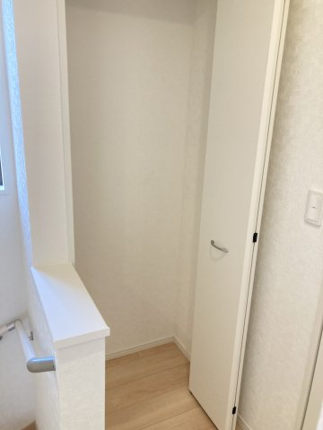 クレイドルガーデン前橋市北代田町第10　 5号棟の収納|2階ホールにも収納があります♪