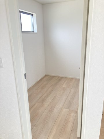 クレイドルガーデン前橋市北代田町第10　 4号棟の収納|2階2帖のストレージルームがあります♪
