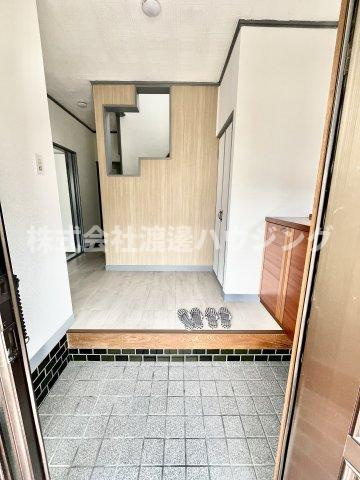 成田東が丘町一戸建の玄関