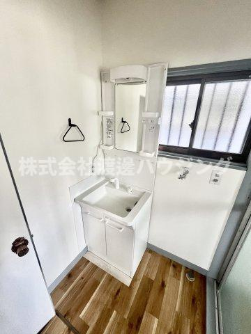 成田東が丘町一戸建の洗面所