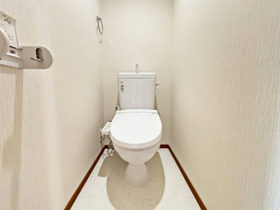 【トイレ】 | 甲南岡本コーポラス | トイレには快適な温水洗浄便座付き