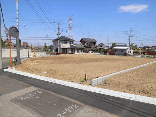 八甫全７区画 （北）ＮＯ,６の前面道路含む現地写真|南西側から撮影。南側住戸建設前写真。