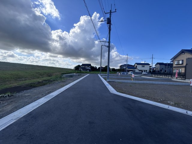 西金野井１５区画ＮＯ,１２の前面道路含む現地写真|前面道路（南）