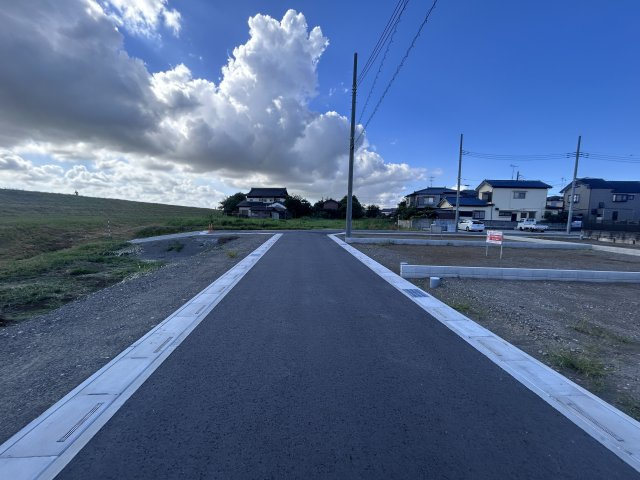 西金野井１５区画ＮＯ,１４の前面道路含む現地写真|前面道路（南）