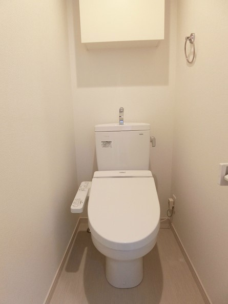 東村山市恩多町３丁目の賃貸マンションのトイレ