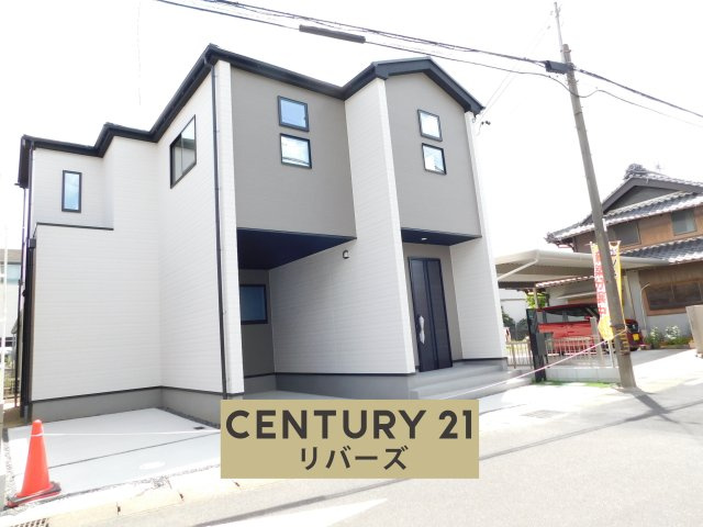 西春日井郡豊山町大字青山字東栄の新築一戸建の前面道路含む現地写真|☆限定１棟☆　　いつでもご案内出来ます♪（お問合せ当日、平日、水曜、夜間もＯＫ）　前面道路５．５ｍ！　駐車並列２台ＯＫ！　３面採光のＬＤＫ１７．８７帖♪　パントリーやＷＩＣ、ＳＩＣなど収納豊富！