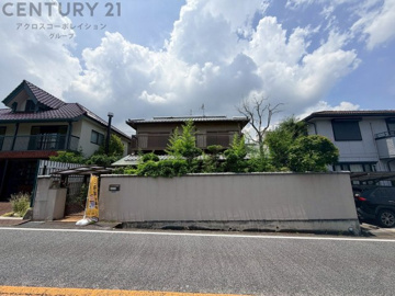 第一種低層住居専用地域に指定された閑静で開放的な街並みが広がった住環境。