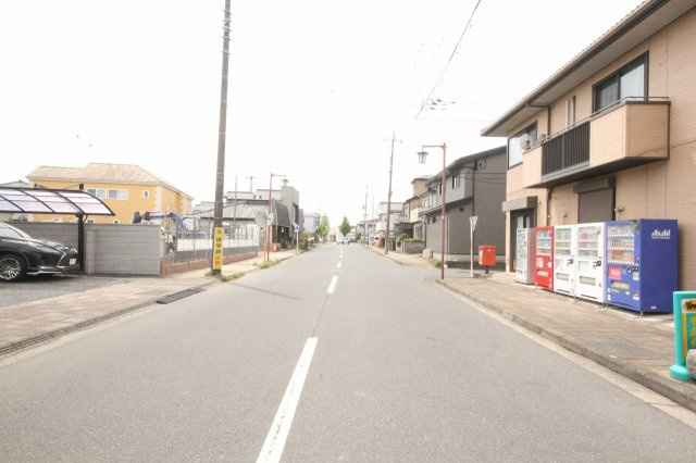 久喜市中妻土地の前面道路含む現地写真|前面道路（南側方向）