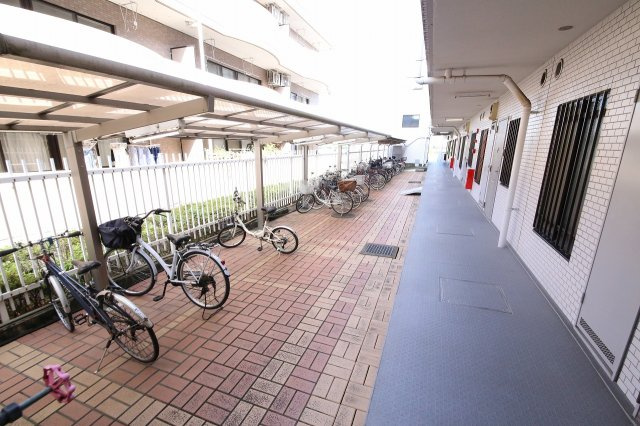 パレ・ドール久喜Ⅲの駐車場|駐輪場