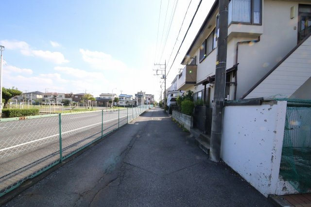 パレ・ドール久喜Ⅲのその他|前面道路（北側方向）