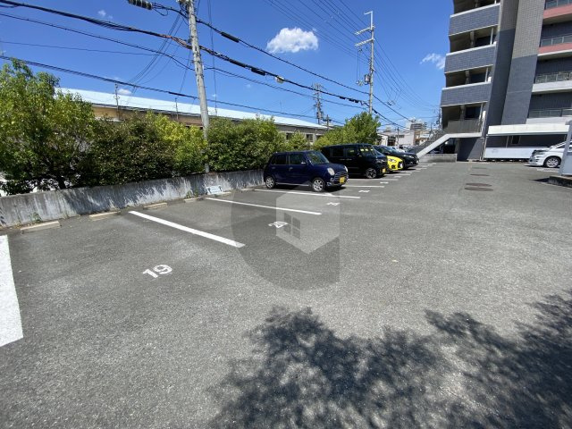 ガーデンシティ長田の駐車場