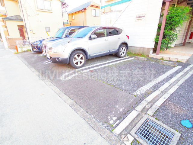プロミネント小川の駐車場