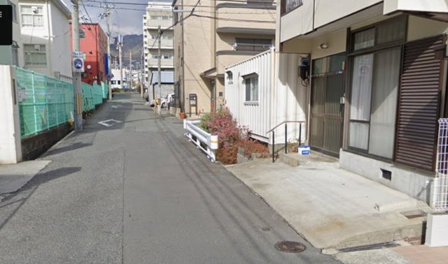 船寺通1丁目の前面道路含む現地写真|カースペース有り(車種制限有り)
