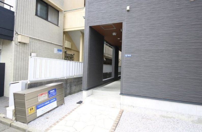 Ｓｔａｚｉｏｎｅ　Ｍｉｎａｍｉ　Ｒｉｎｋａｎのエントランス