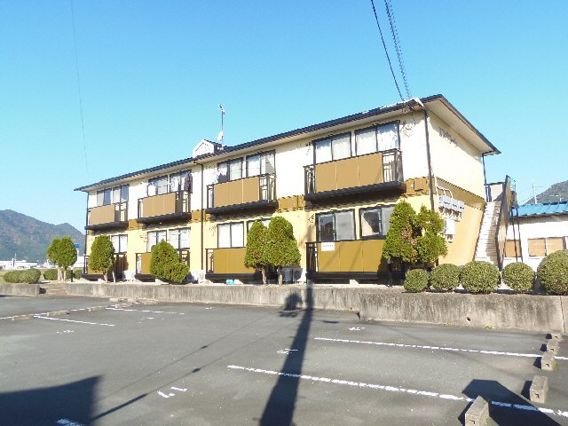 丹波市氷上町横田のアパートの外観|駐車場無料◎丹波市の中心地☆きれいな外観です！