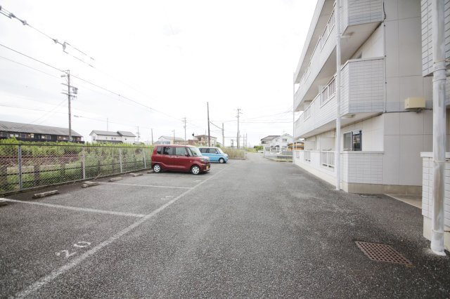 フェリーチェ21の駐車場
