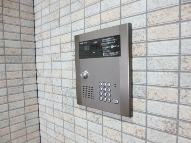 ニューフォーユータナキのセキュリティ|オートロック付きで安心です☆