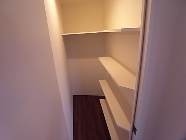 パロス塩屋駅前の収納