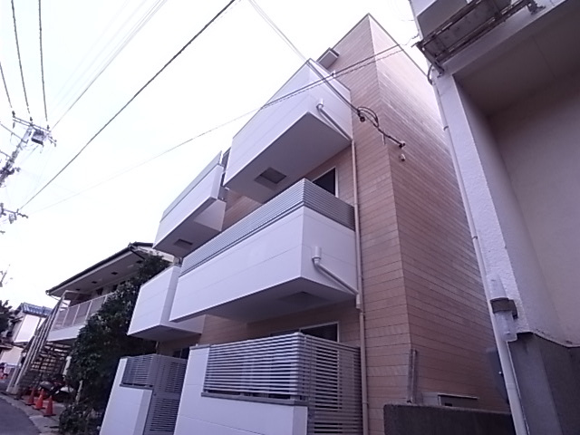 パロス塩屋駅前