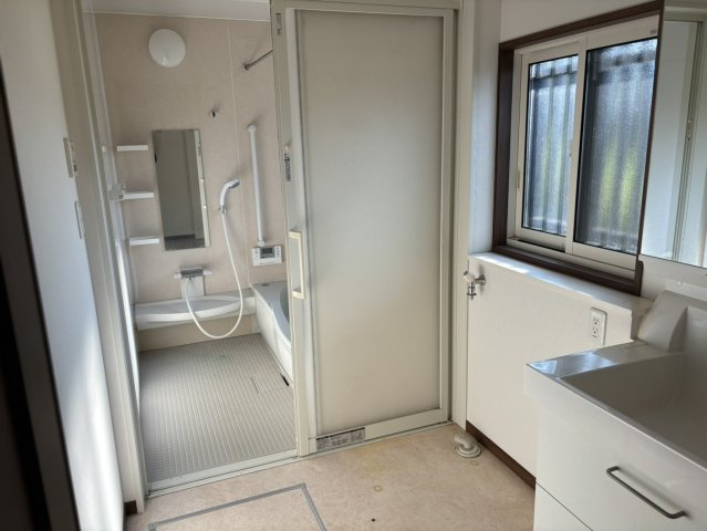 和気町藤野　中古戸建の洗面所