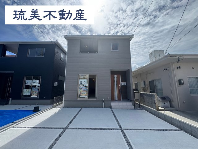 沖縄市古謝津嘉山町（全2棟）2号棟の外観|2号棟　並列駐車3台可♪