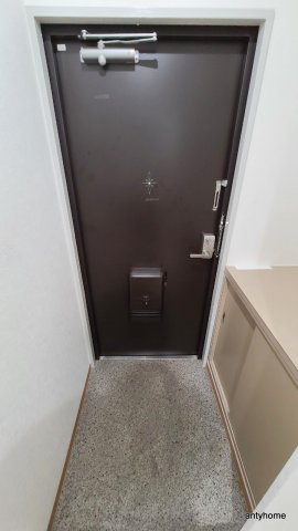 メゾンドスピカ　仲介手数料無料の玄関