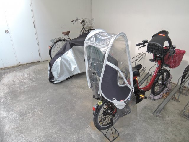 新川ビルの駐車場