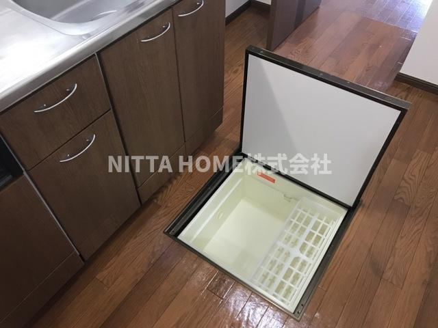 ウォーカーヒル（ＷＡＬＫＥＲ　ＨＩＬＬ）の収納|床下収納は食品のストックに便利です☆