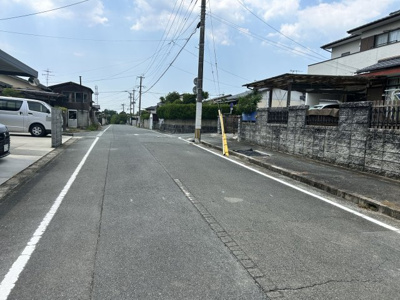 【前面道路含む現地写真】 | 新勝立町売地 | 前面道路は広々9.5ｍ！駐車が苦手な方も安心の開放感です