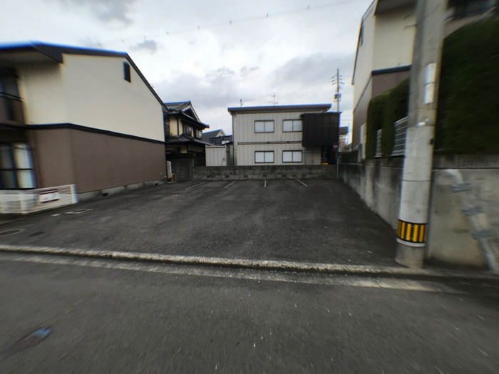 ルミエール２２　A棟の駐車場