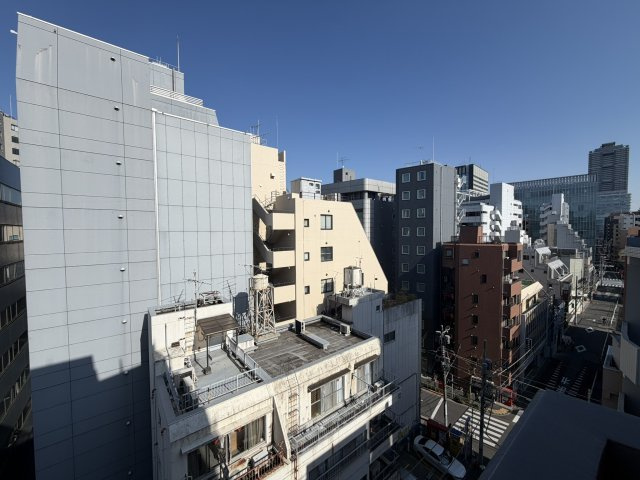 ヴェルト日本橋Ⅱの展望|都心ならではの街並みを望む、開放感あふれる眺望。前面に圧迫感が少なく、陽光が差し込む心地よい住空間を演出します。