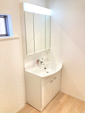 クレイドルガーデン前橋市北代田町第10　 2号棟の独立洗面台|【イメージ画像】シャワー水栓付き洗面台で朝の身支度もバッチリです！
洗面台には収納スペースもあり洗面室もすっきり片付きますよ！