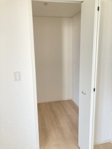 クレイドルガーデン前橋市北代田町第10　 2号棟の収納|【イメージ画像】２階洋室３収納：ウォークインクローゼットです
