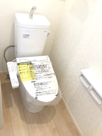 クレイドルガーデン前橋市北代田町第10　 2号棟のトイレ|【イメージ画像】清潔感のある白を基調としています。2階トイレです