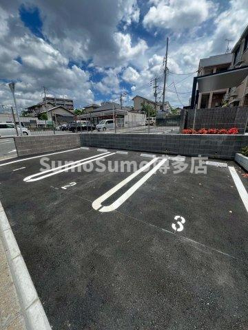 リトルノナチカの駐車場