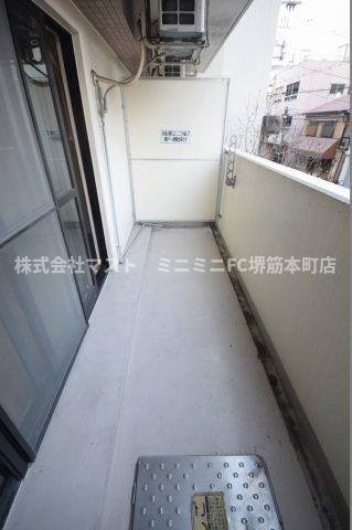 晋栄一番館のバルコニー