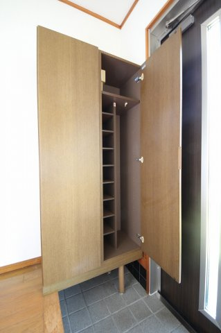 KEM鹿沼市松原2期　中古戸建の収納|〇収納〇
玄関収納です　/2026.6.29撮影