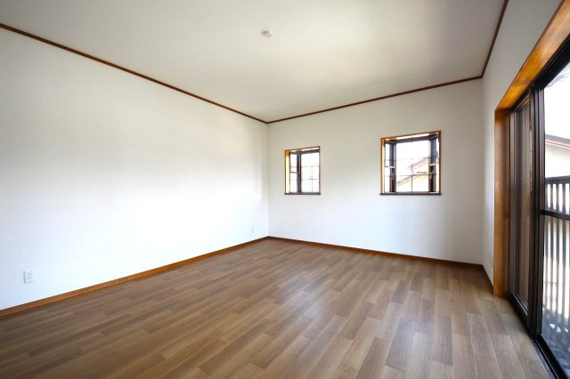 KEM鹿沼市松原2期　中古戸建の洋室|〇洋室〇
２F10帖洋室です　/2026.6.29撮影