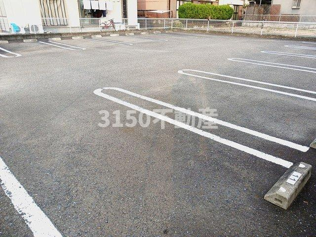 エスポアール・アンジュの駐車場|車をお持ちの方に嬉しい駐車場付きの物件です