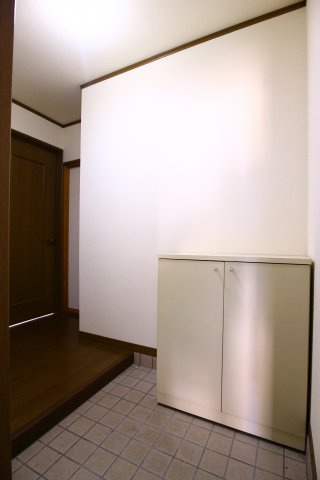 モントレ菅の台の玄関