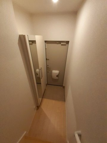 サンハイムピアⅠの玄関|収納もある玄関です