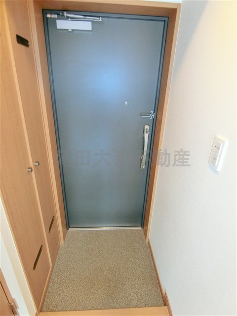 池上1DKマンションの玄関