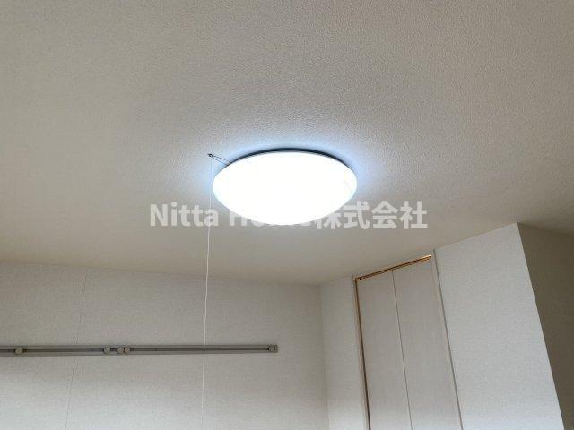 セントヒルズの内装|照明器具を設置しています◆
