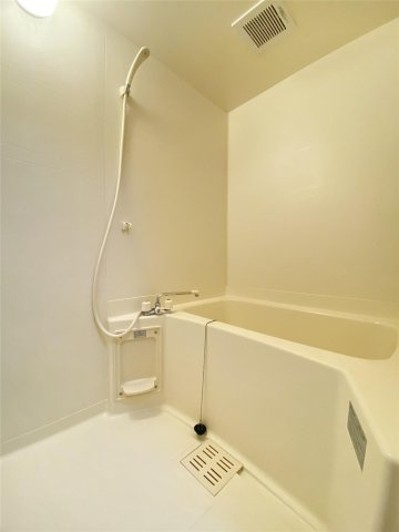 グレイスフル光の森の浴室