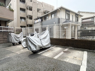 【駐車場】 | バイク置き場。空き区画の有無や駐輪料金、サイズおよび排気量規定などについては、改めてお問い合わせください。～即日のご見学可能～　お問合せはお気軽にどうぞ。
