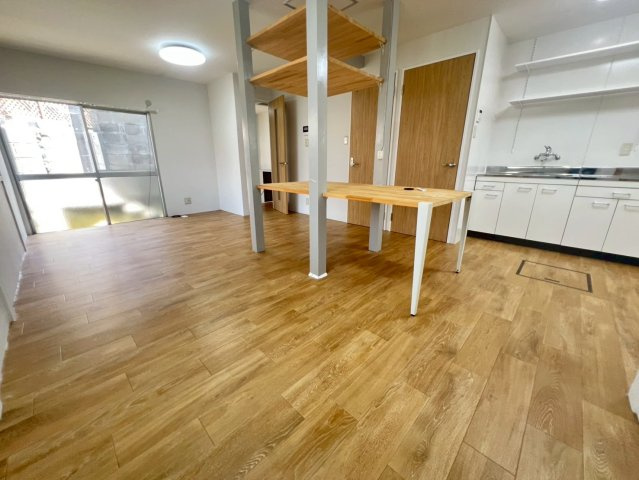 朝霧南町4丁目戸建の居間・リビング