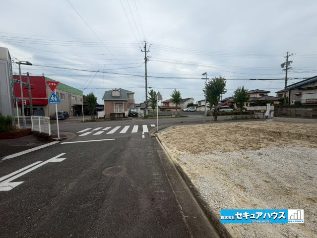 【同施工物件ご案内可能】知多市つつじが丘3丁目　全2棟の前面道路含む現地写真|事前予約にて現地ご見学いただけます！お気軽にお問い合わせください♪
■株式会社　セキュアハウス■
住宅ローンに強く、知識、経験豊富なスタッフ在籍
お客様に寄り添い、ご成約後もサポート致します